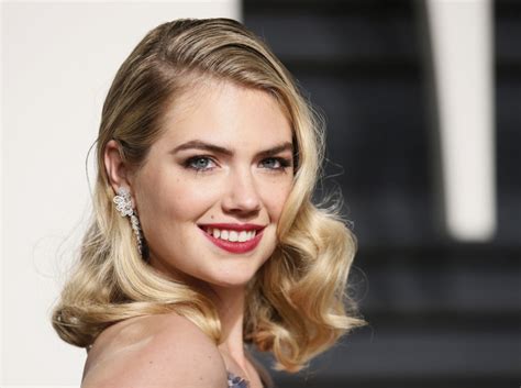 kate upton topless|Topless Kate Upton Knocked Over by Wave During SI Swimsuit。